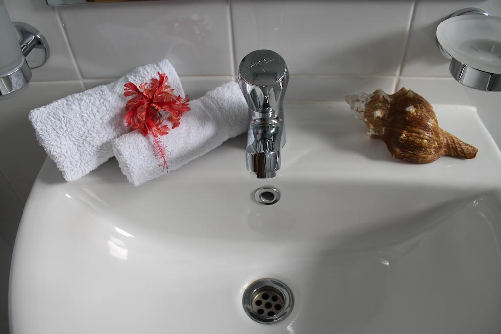 Central Self Catering Apartments Felicite Island Zimmer foto